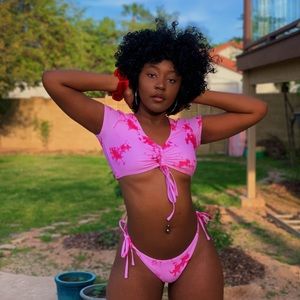 me and my shop! 🦋